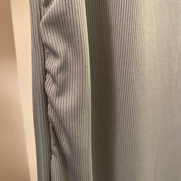 H&M long sleeve, ribbed green maternity dress - Picture 2 of 4